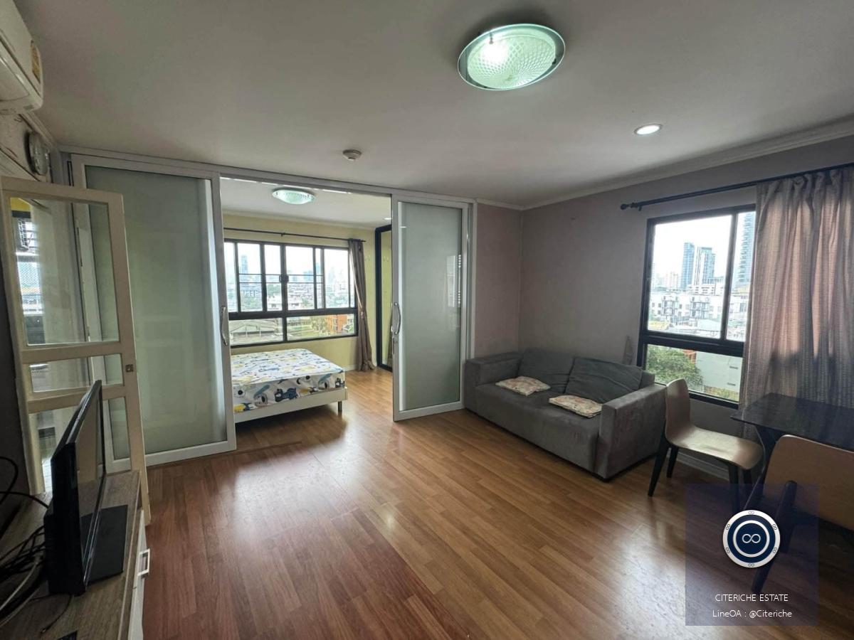 ห้องมุมชั้นสูงสุดไร้ผนังติดเพื่อนบ้าน | Lumpini Place Narathiwas 24 | คอนโด 1 ห้องนอน
